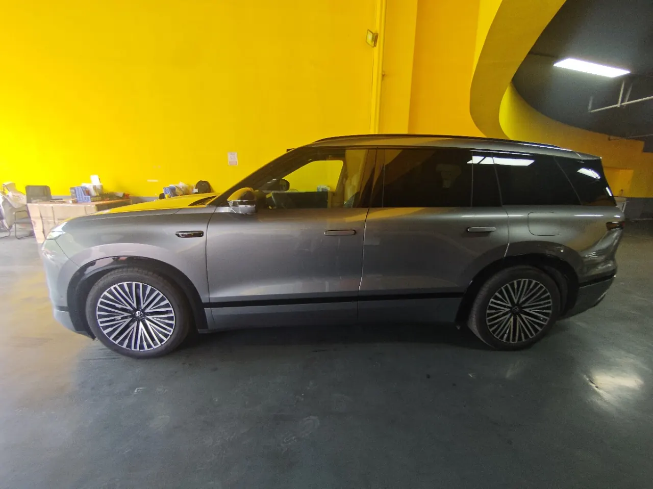 Volkswagen 2026 ID.ERA 9X Max 4-wheel drive automatic gear 2