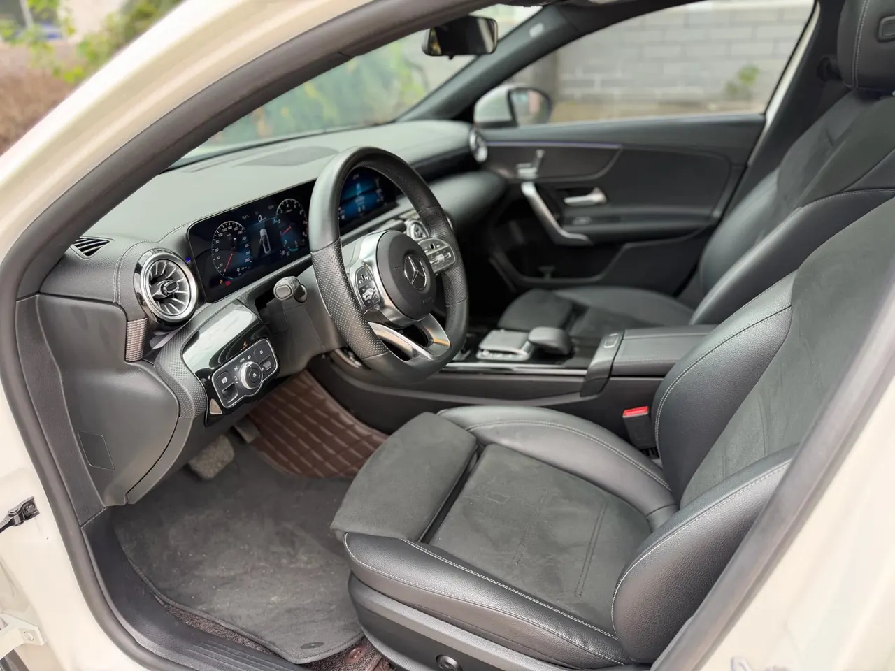 Mercedes Benz Class A 2021 A 200 L 1.3T Dynamic Automatic 4