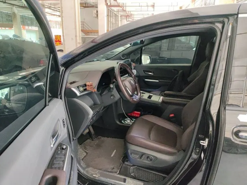 Toyota 2021 Sana 2.5 Stepless Platinum Edition Automatic Transmission 6