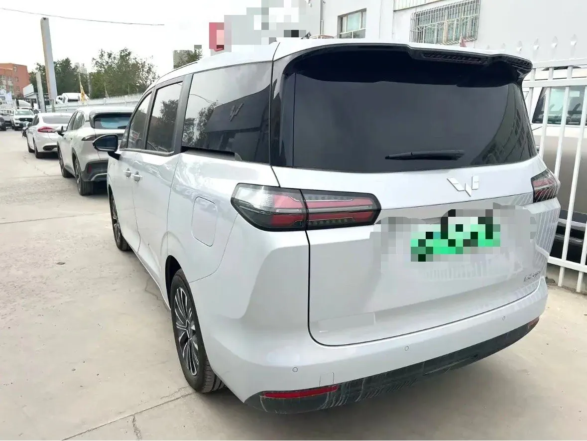 WuLing 2025 Starlight 730 500km Luxury Automatic Gear 7