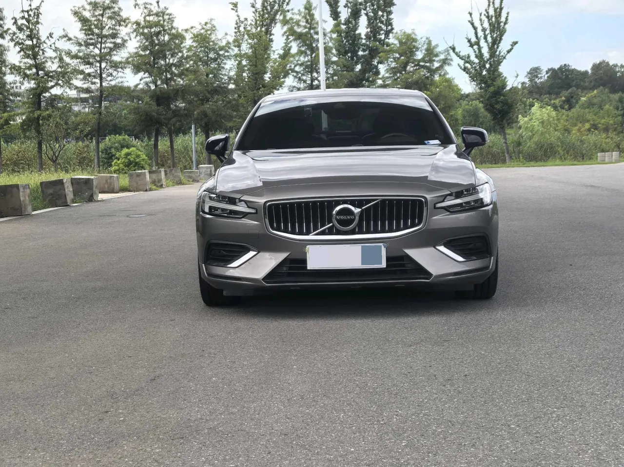 Volvo 2022 S60 48V 2.0T B4 Zhiyuan Deluxe Edition Automatic Gear 2
