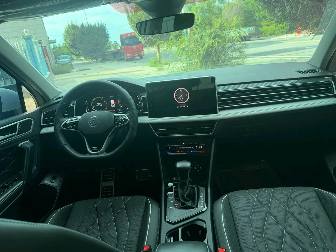 Volkswagen 2022 Tiguan L R-Line 2.0TSI 330TSI Two-Drive R-Line Overdrive Automatic Gear 7