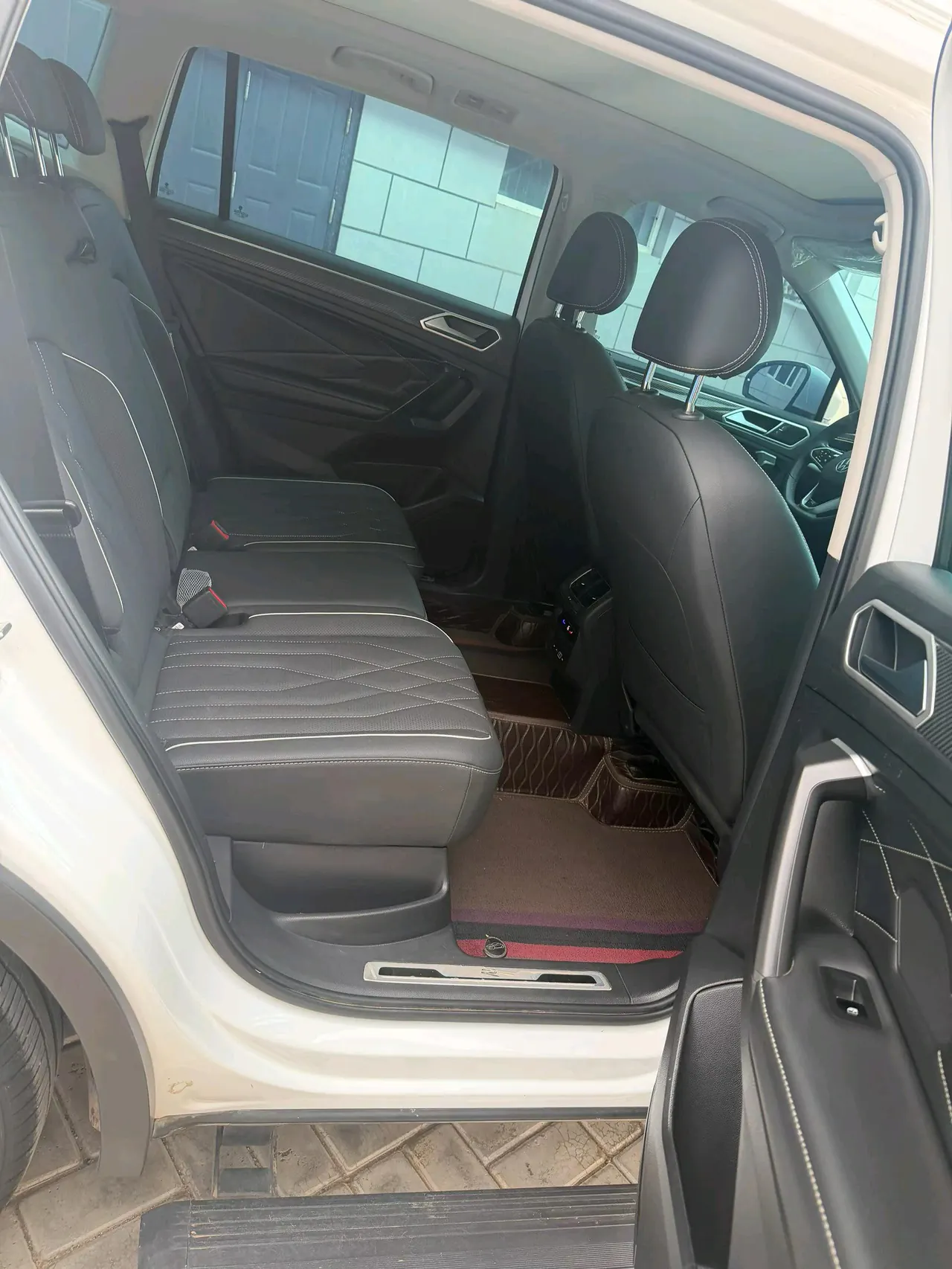 Volkswagen 2022 Tiguan L R-Line 2.0TSI 330TSI Two-Drive R-Line Overdrive Automatic Gear 8