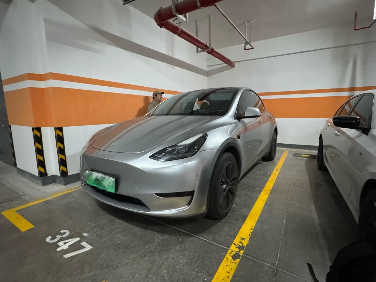Open image lightbox: Tesla 2024 Model Y rear-wheel drive version automatic transmission