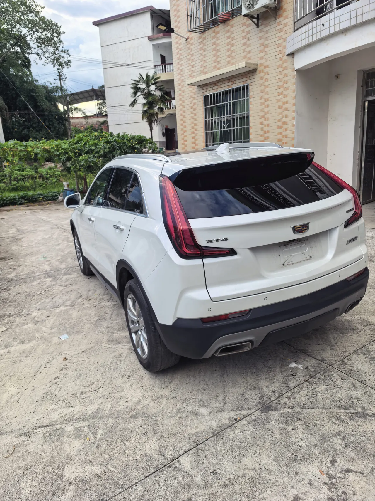 Cadillac 2022 XT4 48V 2.0T 28T two-wheel drive distinguished automatic gear 3
