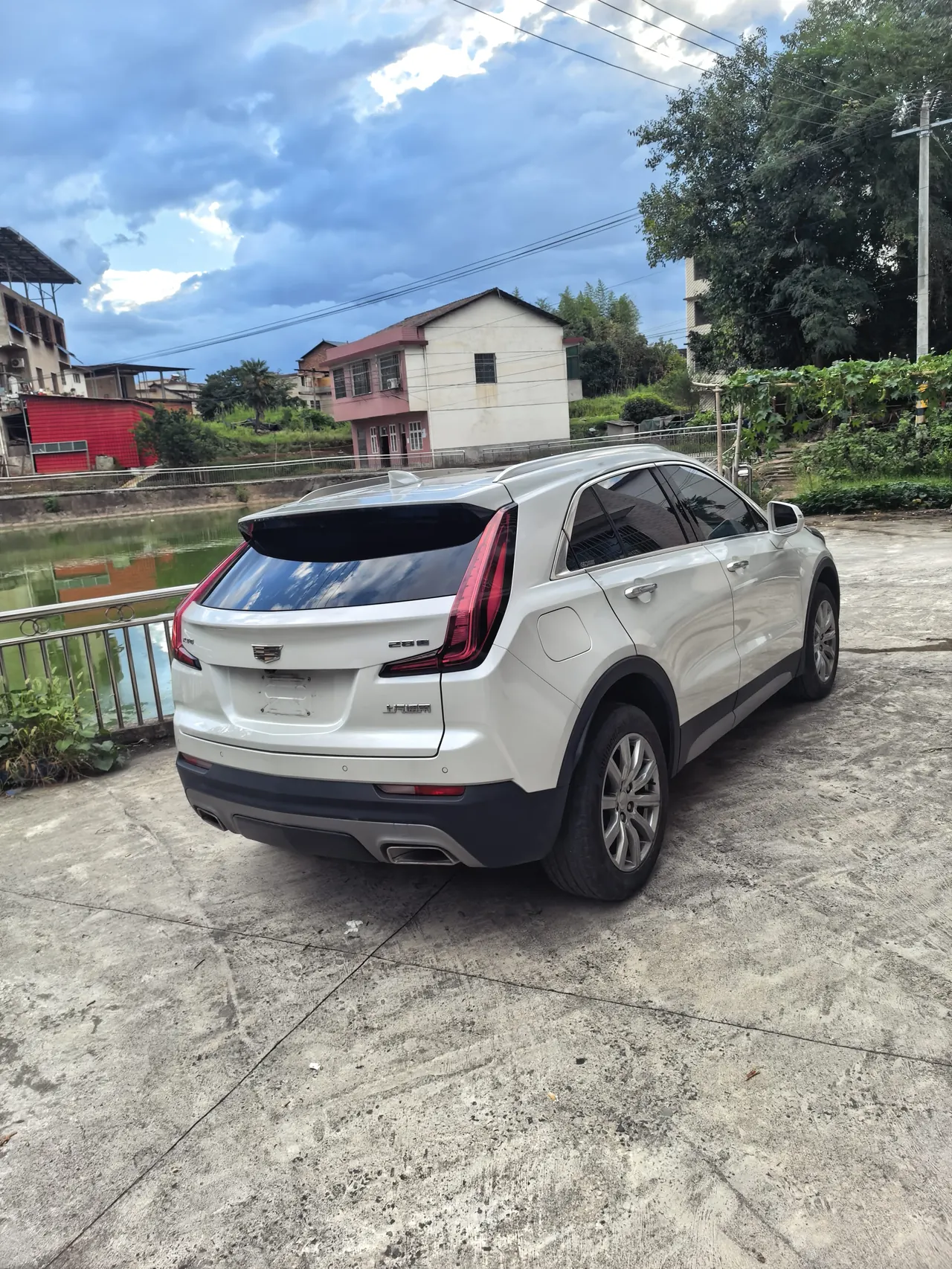 Cadillac 2022 XT4 48V 2.0T 28T two-wheel drive distinguished automatic gear 4