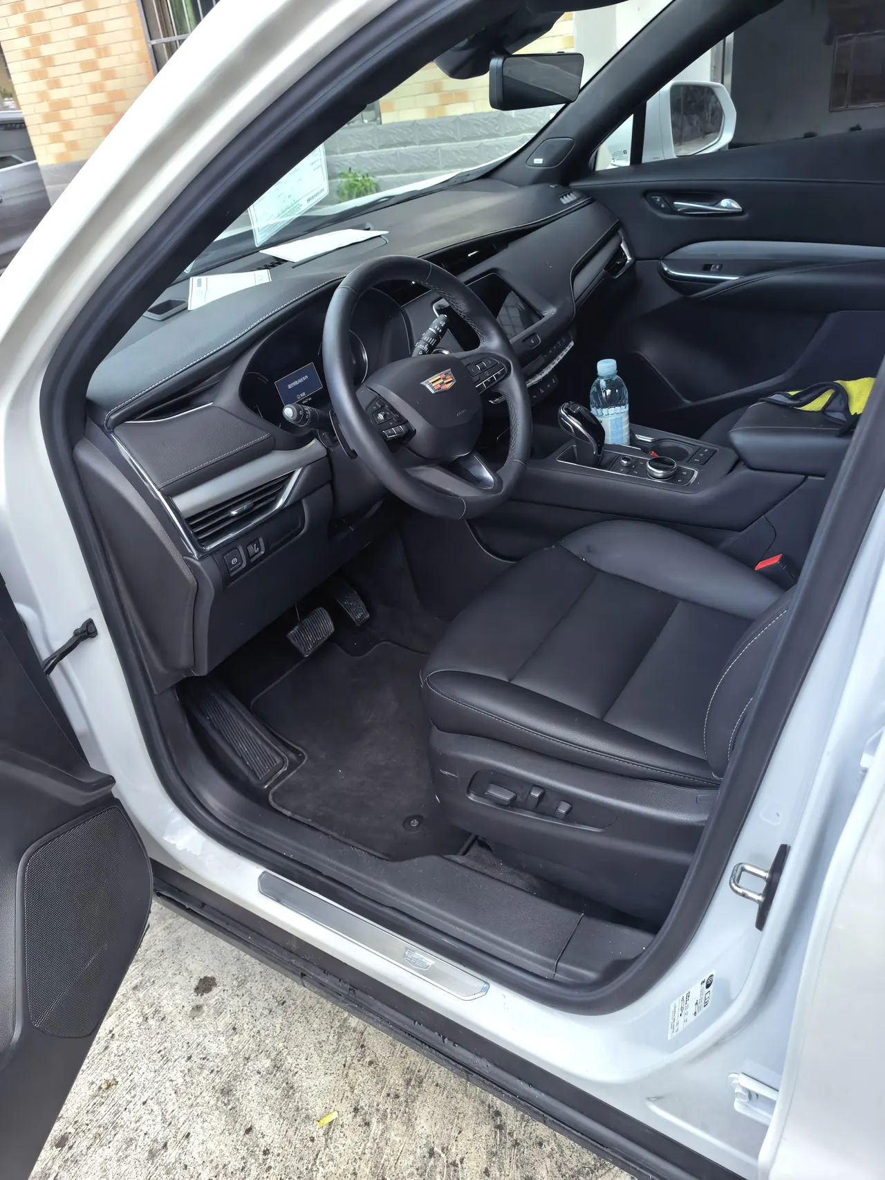 Cadillac 2022 XT4 48V 2.0T 28T two-wheel drive distinguished automatic gear 5