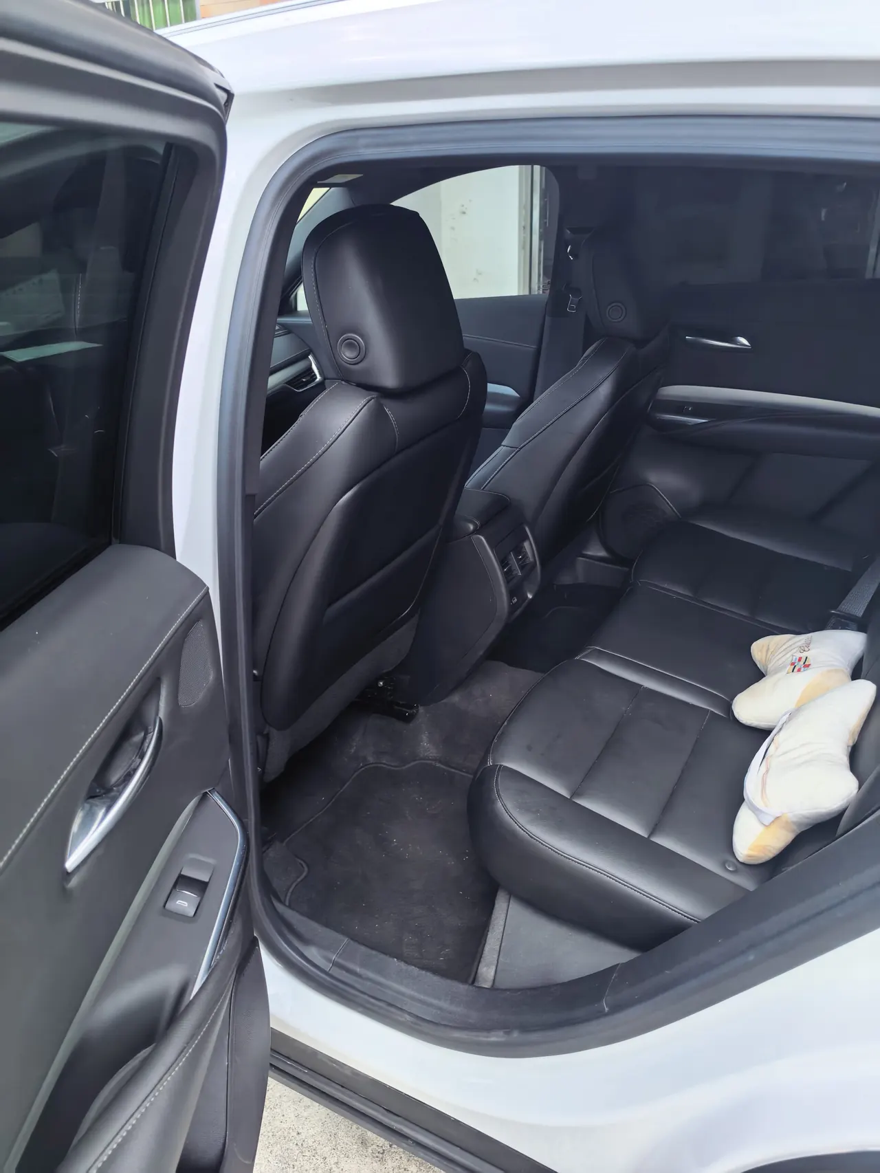Cadillac 2022 XT4 48V 2.0T 28T two-wheel drive distinguished automatic gear 6