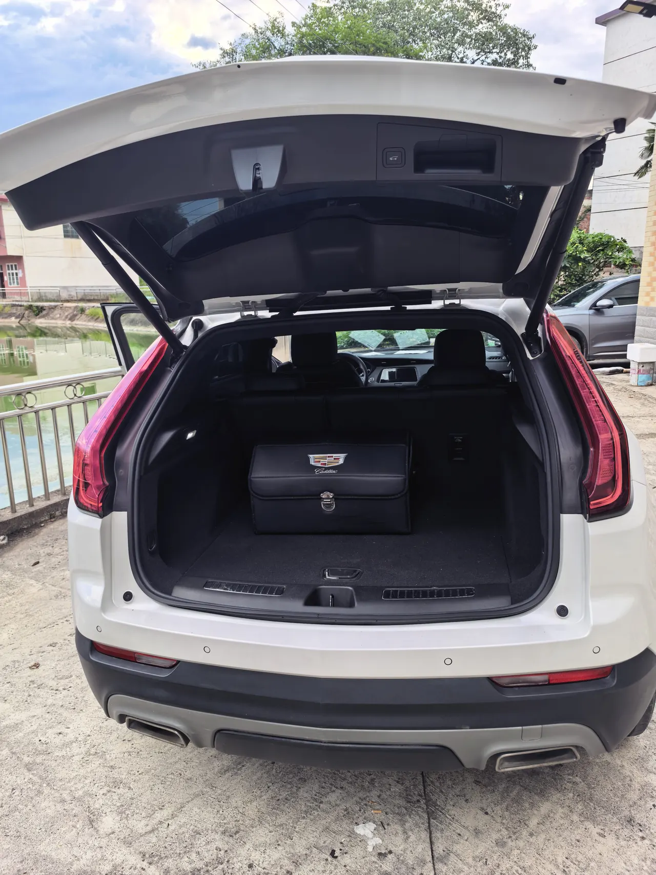 Cadillac 2022 XT4 48V 2.0T 28T two-wheel drive distinguished automatic gear 7