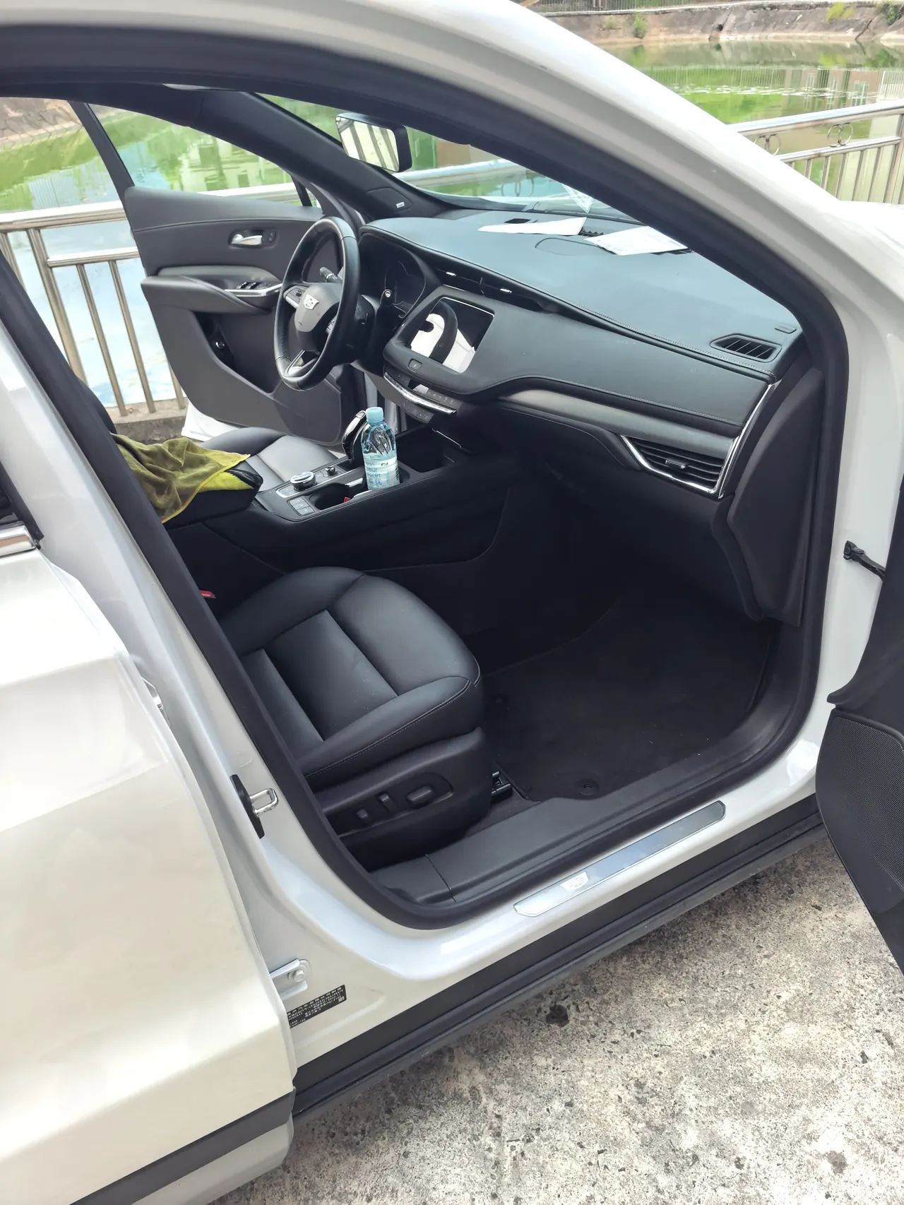 Cadillac 2022 XT4 48V 2.0T 28T two-wheel drive distinguished automatic gear 8