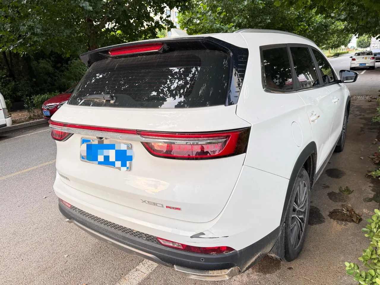 Jetour 2024 X90 PLUS 1.6TD Family Happy Edition 7-seat Automatic Gear 3
