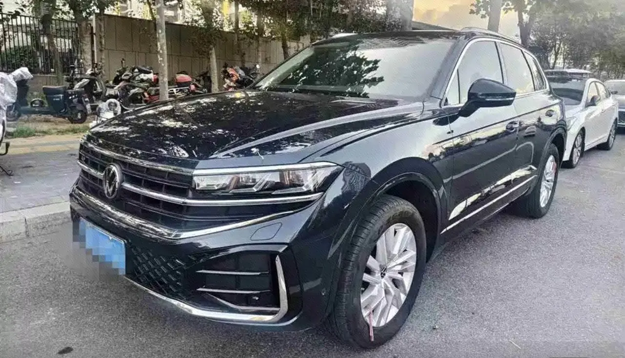 Open image lightbox: Volkswagen Touareg (Imported) 2025 Touareg 2.0TSI Sharp Shadow Edition Automatic Gear