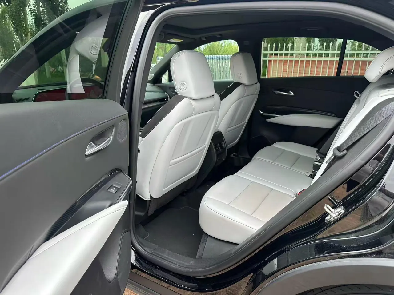 Cadillac 2024 XT4 48V 2.0T 28T two-wheel drive distinguished automatic gear 4