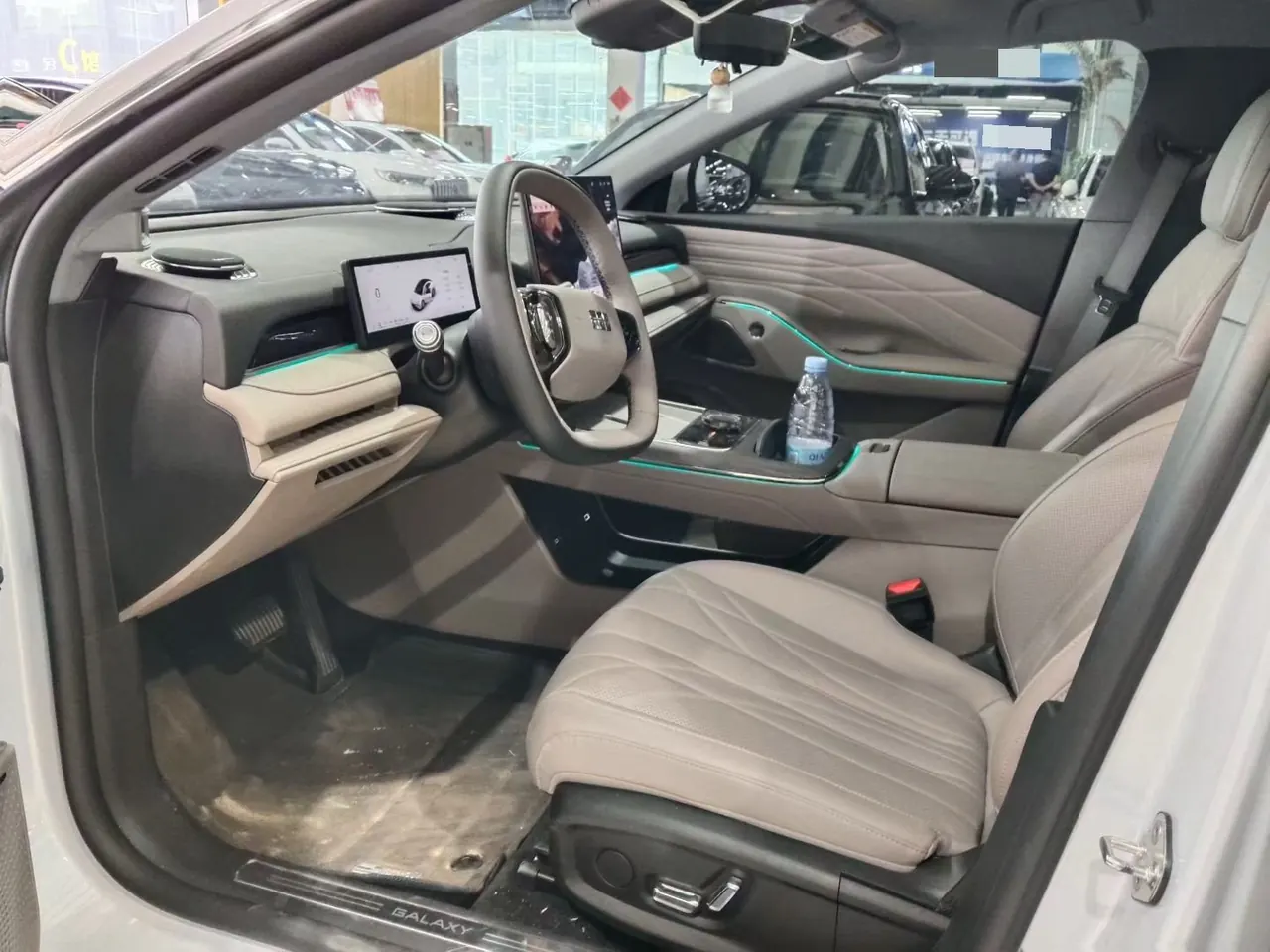 Geely Galaxy 2025 Xingyao 8 EM-i 1.5 60km Premium Edition Automatic Gear 2