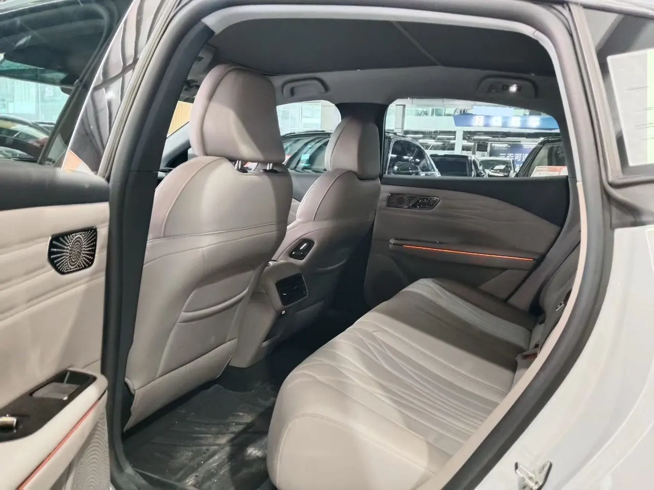 Geely Galaxy 2025 Xingyao 8 EM-i 1.5 60km Premium Edition Automatic Gear 3