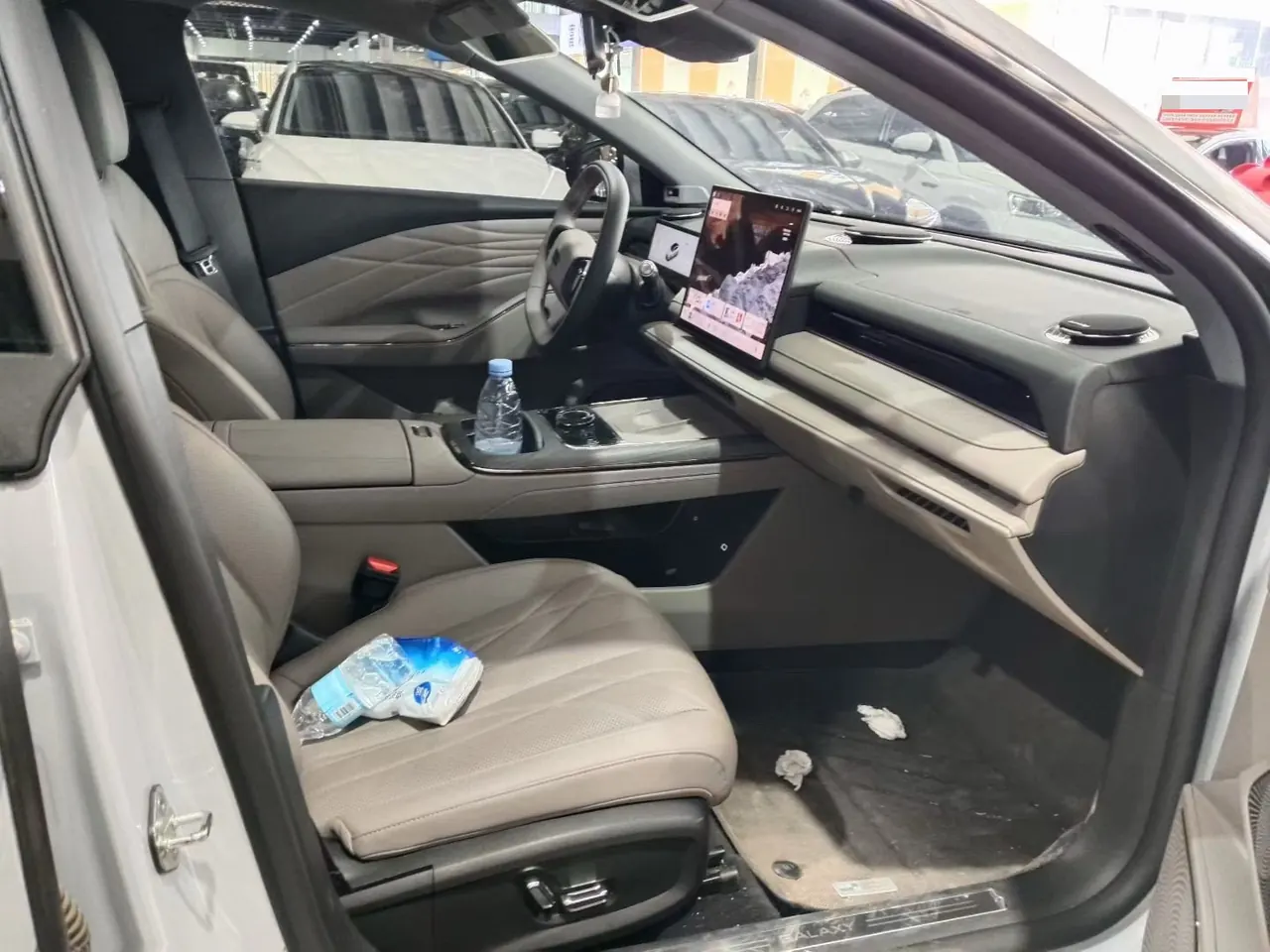 Geely Galaxy 2025 Xingyao 8 EM-i 1.5 60km Premium Edition Automatic Gear 4