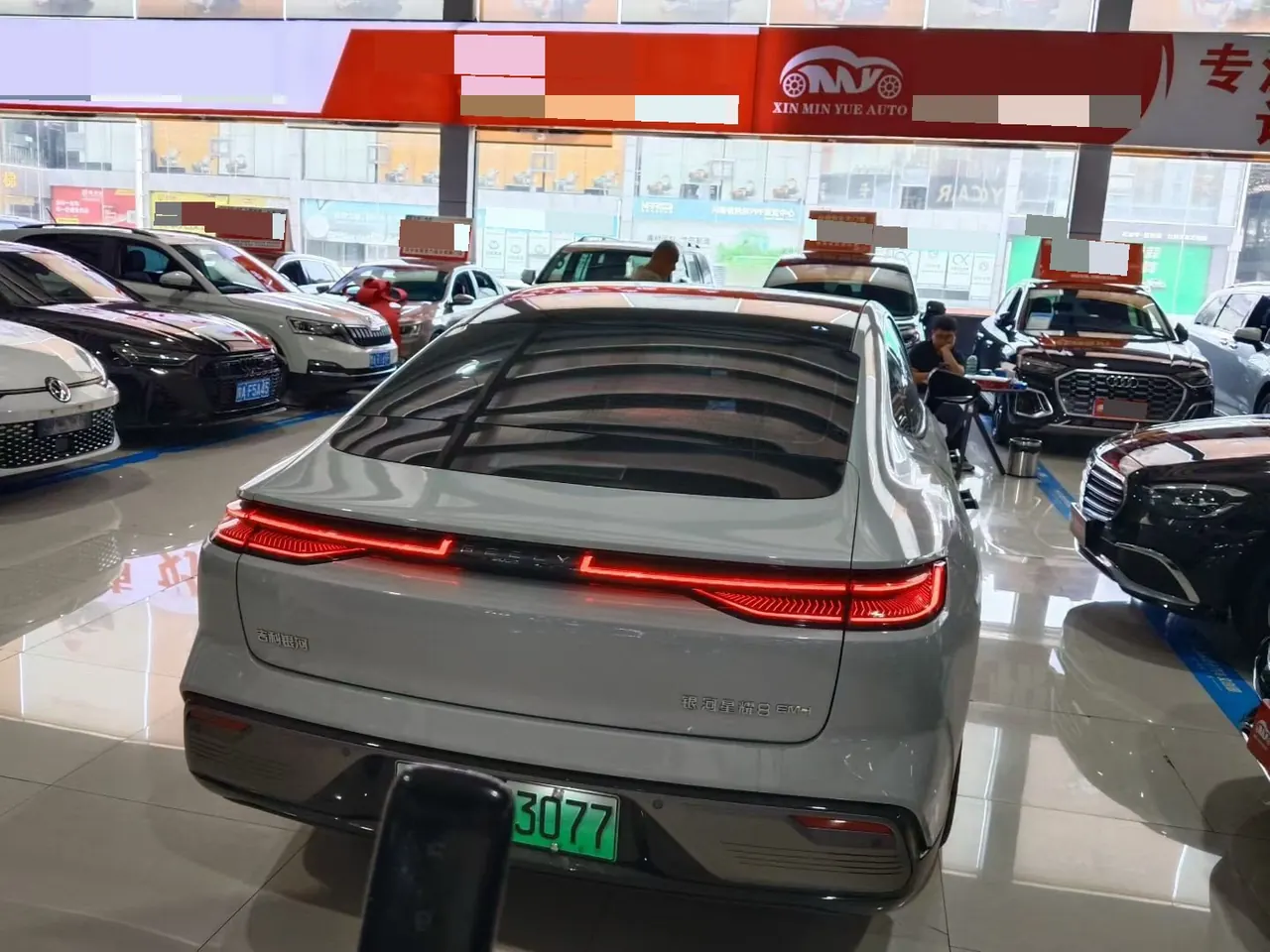 Geely Galaxy 2025 Xingyao 8 EM-i 1.5 60km Premium Edition Automatic Gear 5