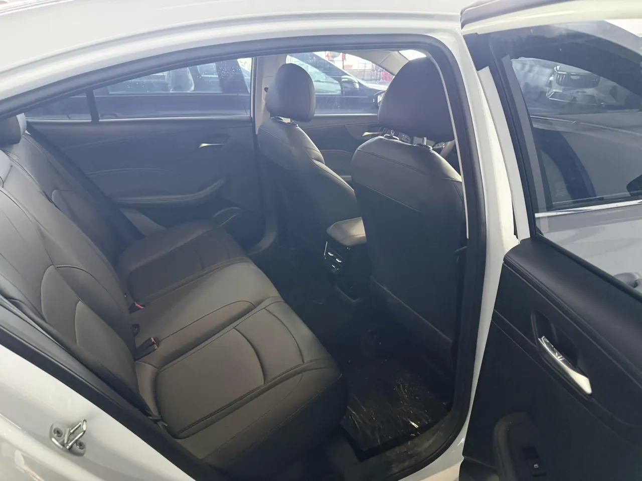 Roewe 2026 i5 1.5 Stepless Deluxe Edition Automatic Gear 5