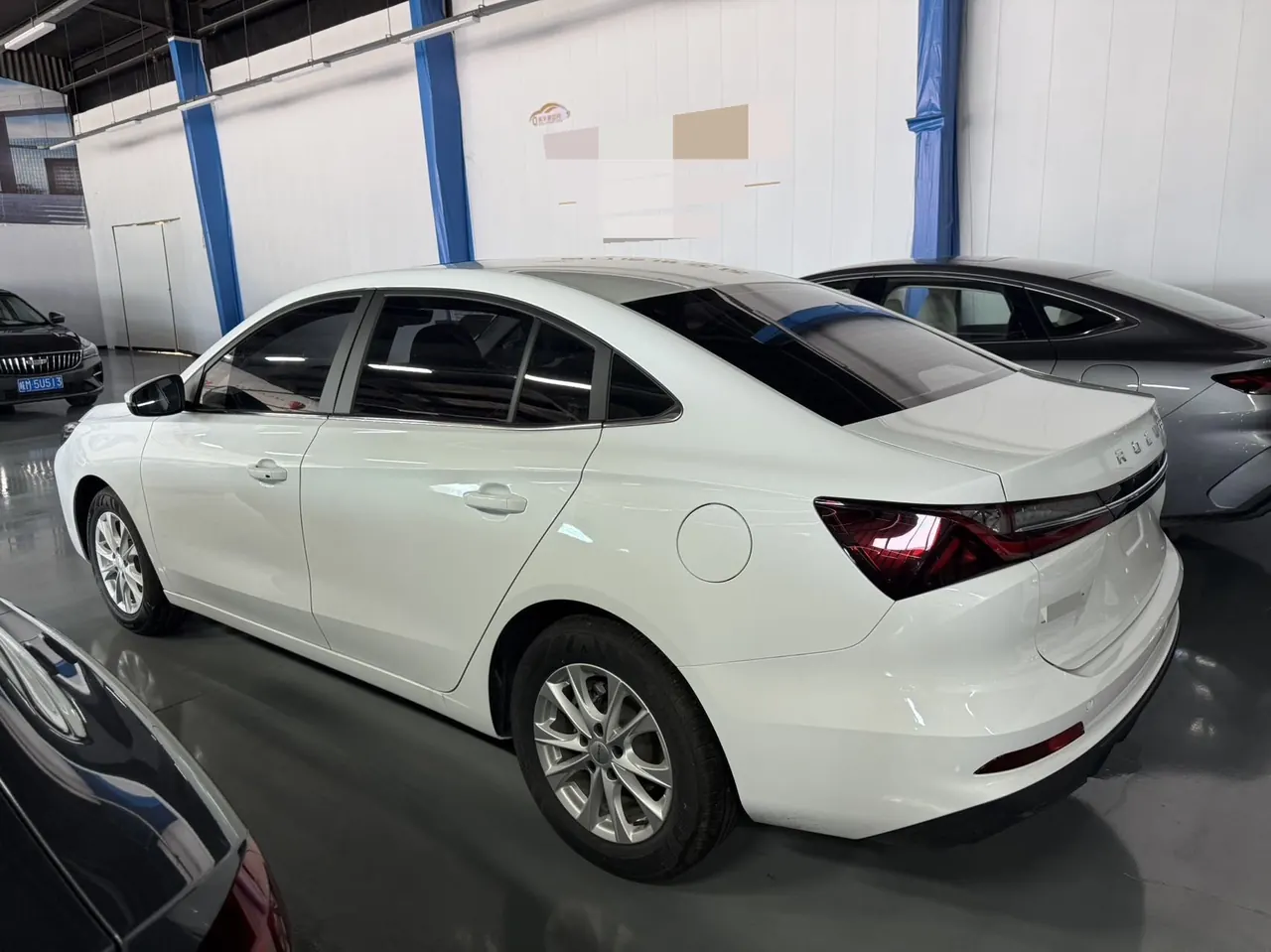 Roewe 2026 i5 1.5 Stepless Deluxe Edition Automatic Gear 9