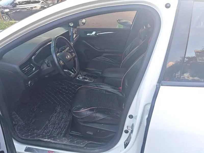 Ford 2021 Focus -3-compartment 1.5T EcoBoost 180 ST Line Automatic 4