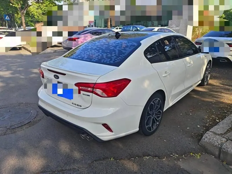 Ford 2021 Focus -3-compartment 1.5T EcoBoost 180 ST Line Automatic 8