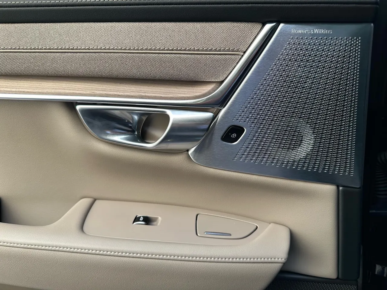 Volvo S90 New Energy 2026 Model S90 PHEV 2.0T T8 All-Wheel Drive Long-Range Intelligent Luxury Automatic 12