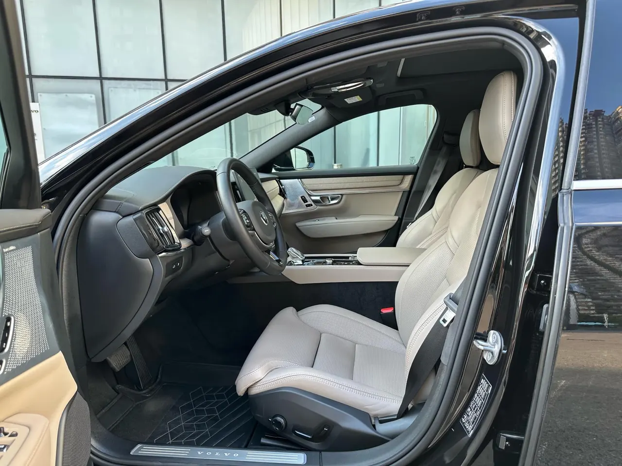 Volvo S90 New Energy 2026 Model S90 PHEV 2.0T T8 All-Wheel Drive Long-Range Intelligent Luxury Automatic 4