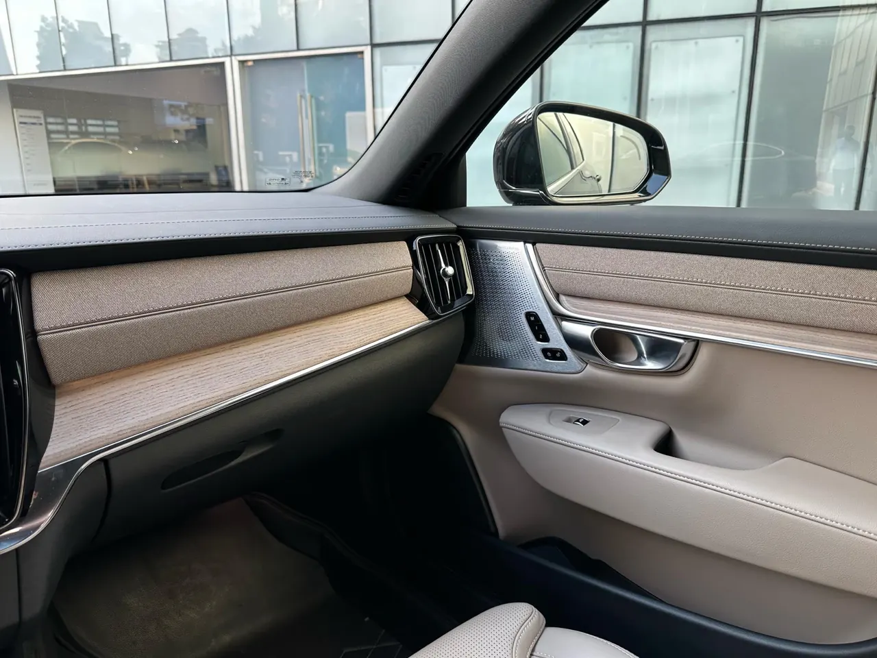Volvo S90 New Energy 2026 Model S90 PHEV 2.0T T8 All-Wheel Drive Long-Range Intelligent Luxury Automatic 7