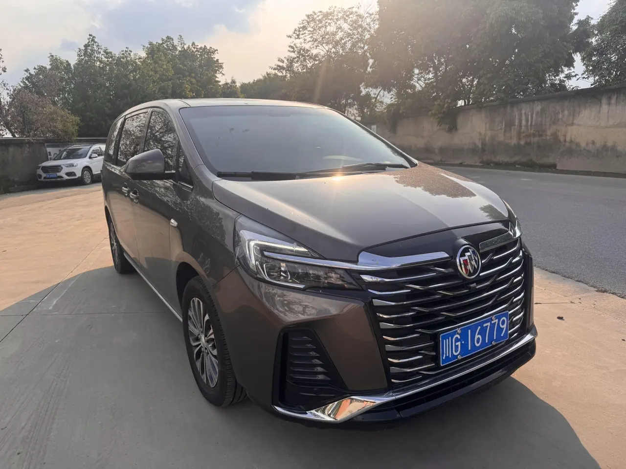 Buick 2023 GL8 Land Business Class 48V 2.0T 652T Luxury Automatic Gear 2