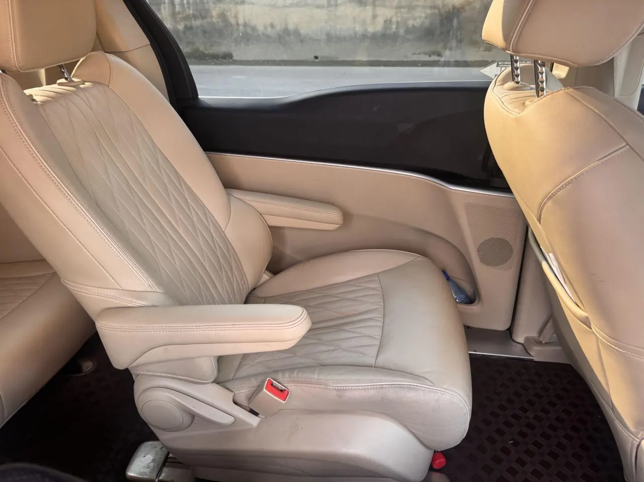 Buick 2023 GL8 Land Business Class 48V 2.0T 652T Luxury Automatic Gear 5