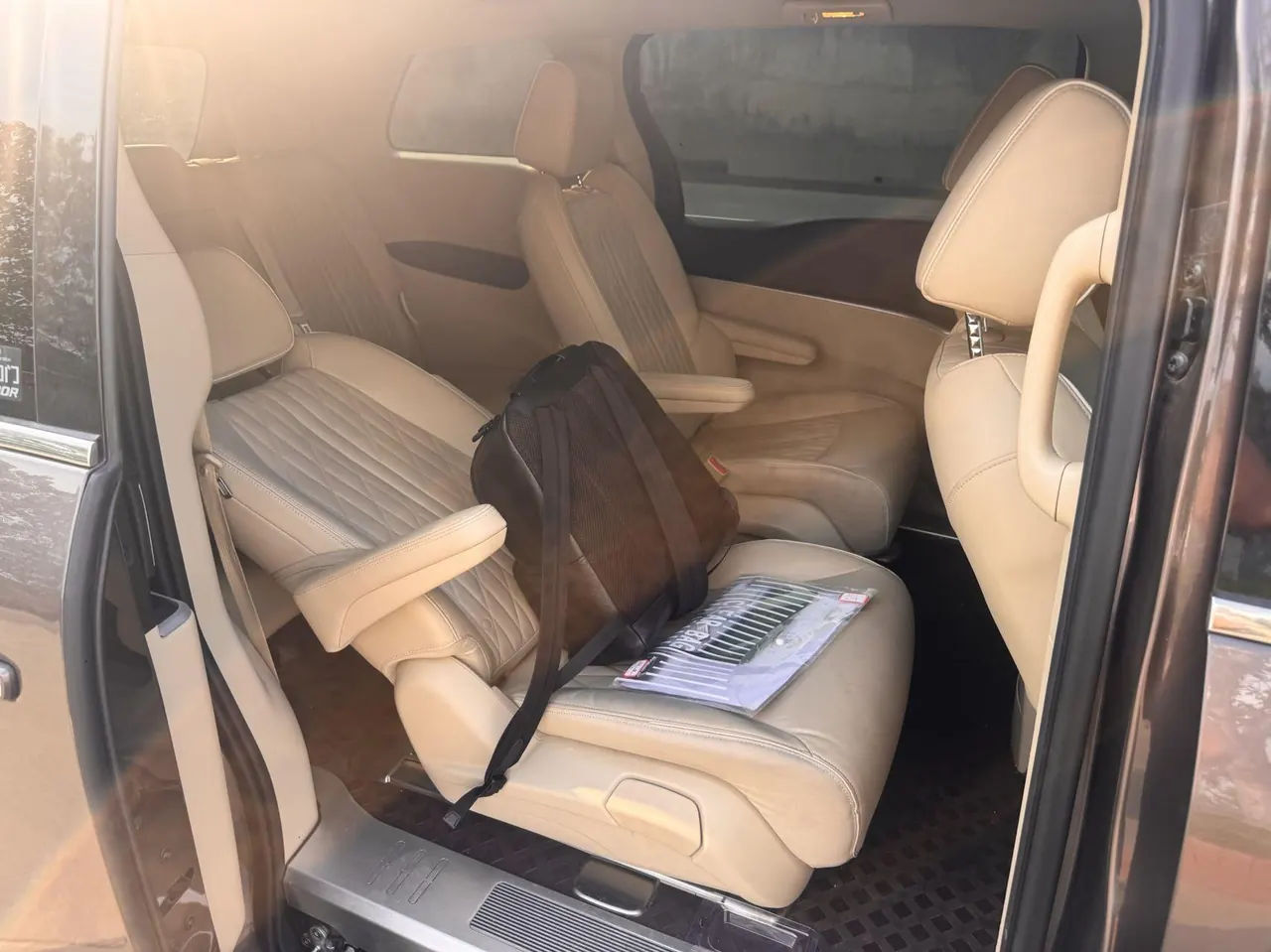 Buick 2023 GL8 Land Business Class 48V 2.0T 652T Luxury Automatic Gear 6