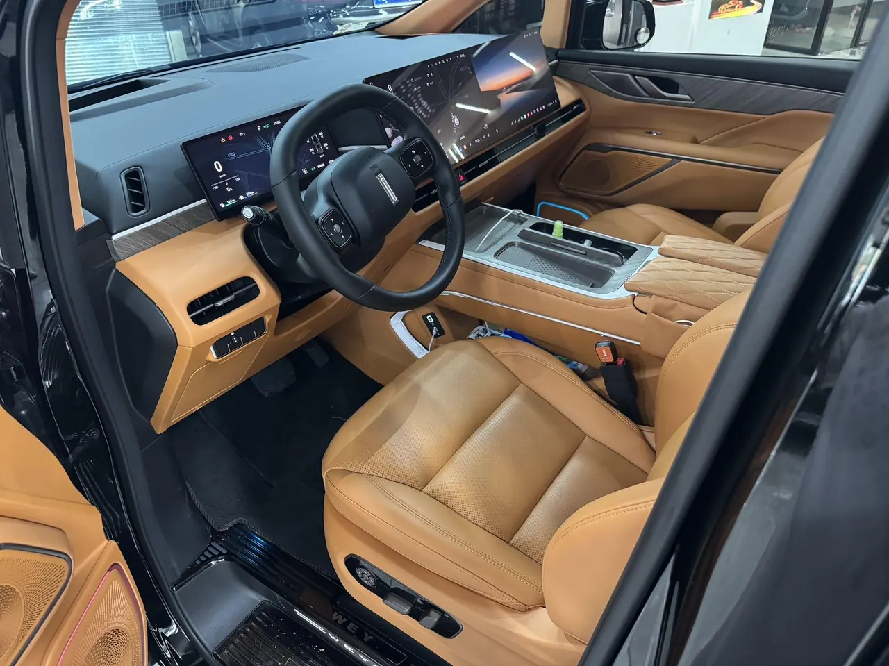 WEY 2025 VV7 Hi4 1.5T Four-Wheel-Drive Automatic Model 2