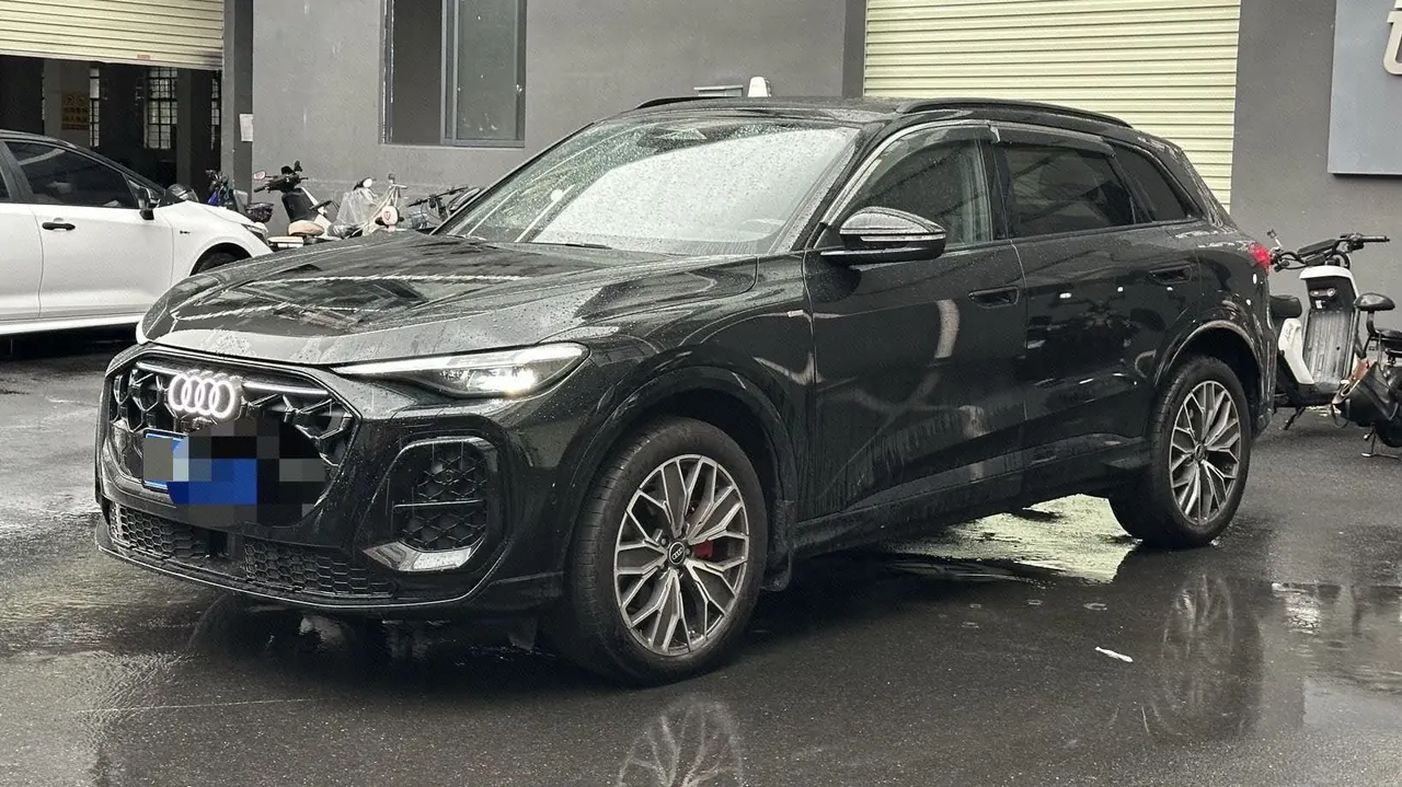 打开图片灯箱:Audi 2026 Q5L 20 T 10 million users exclusive version of automatic gear