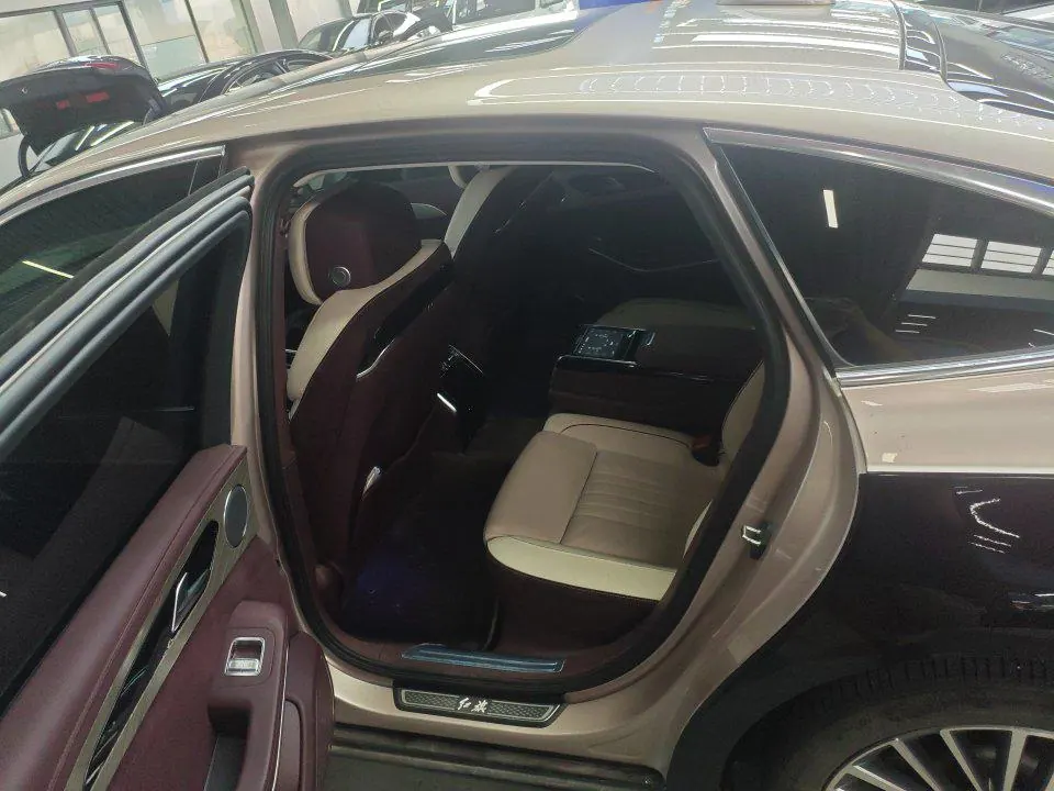 HongQi 2022 H9 3.0T Zhilian Qi Chang Edition Automatic Gear 12
