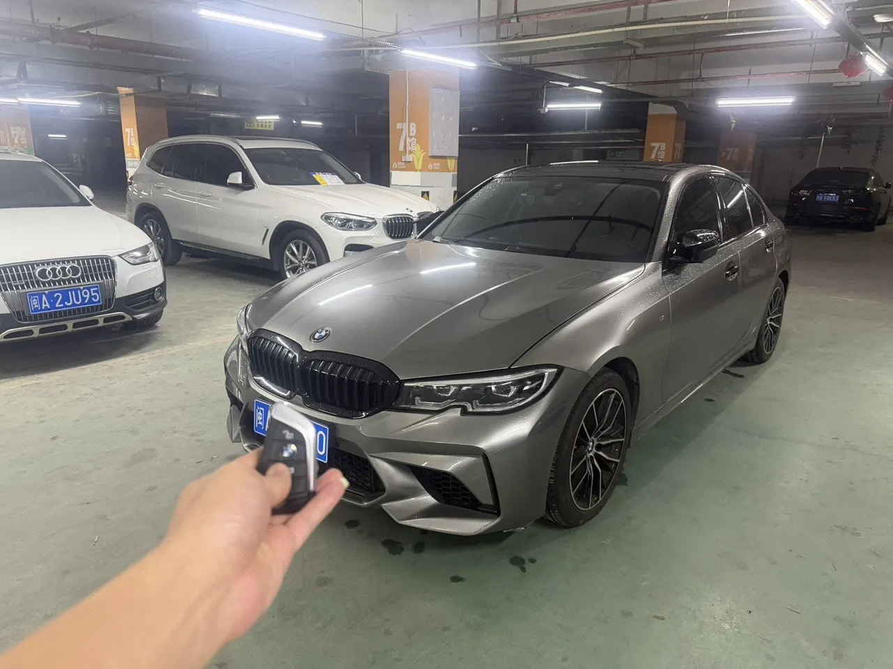 打开图片灯箱:BMW 3 Series 2021 325i 2.0T M Sports Obsidian Night Kit (Changed) Automatic Gear