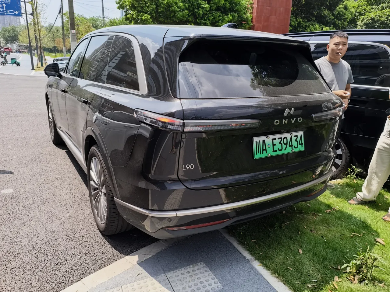 ONVO 2025 L90 Max six-seat automatic gear 2