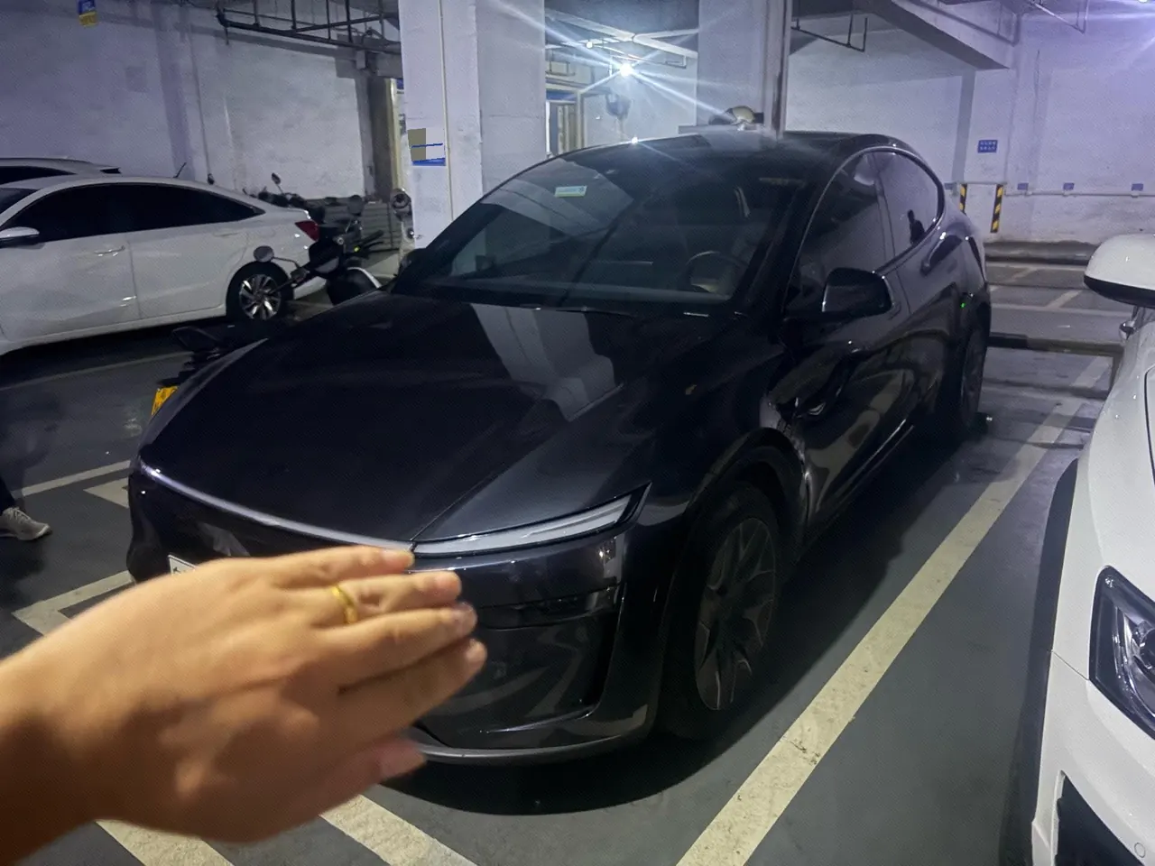 Open image lightbox: Tesla 2025 Model Y L Long Endurance All-Wheel Drive Automatic Transmission