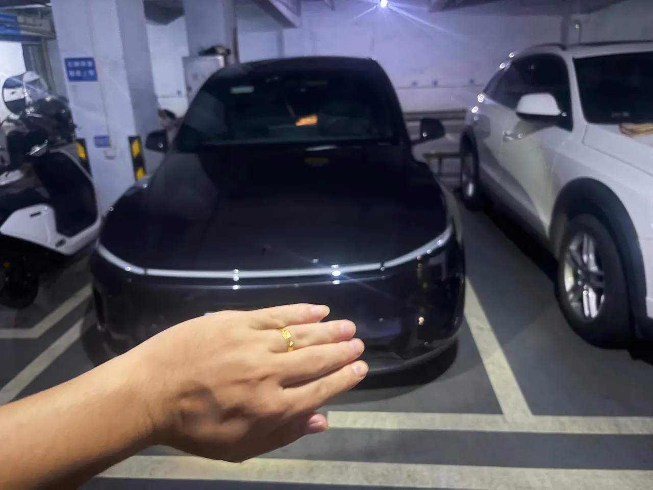 Tesla 2025 Model Y L Long Endurance All-Wheel Drive Automatic Transmission 4