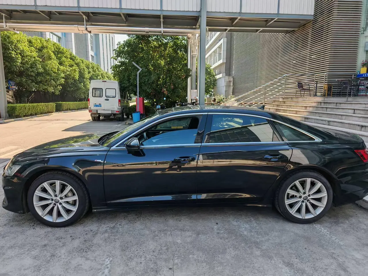 Audi 2021 A6L 2.0TFSI 45TFSI Selected Dynamic Automatic 3