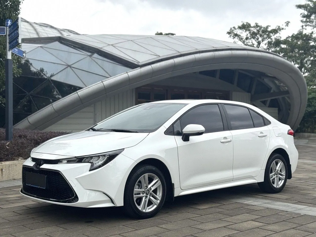 Open image lightbox: Toyota 2022 Lei Ling 1.2T Stepless 185T Deluxe Automatic Gear