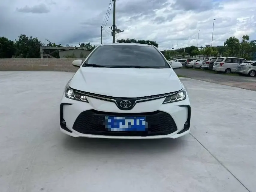Toyota 2023 Corolla Double Engine 1.8 Stepless Intelligent Electric Hybrid Elite Automatic Gear 2