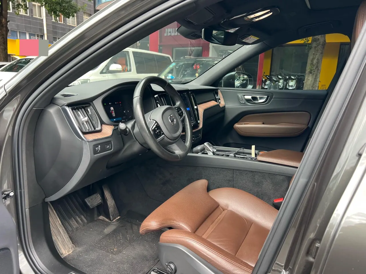 Volvo 2022 XC60 48V 2.0T B5 4-wheel drive Zhiyuan Deluxe Edition Automatic Gear 4