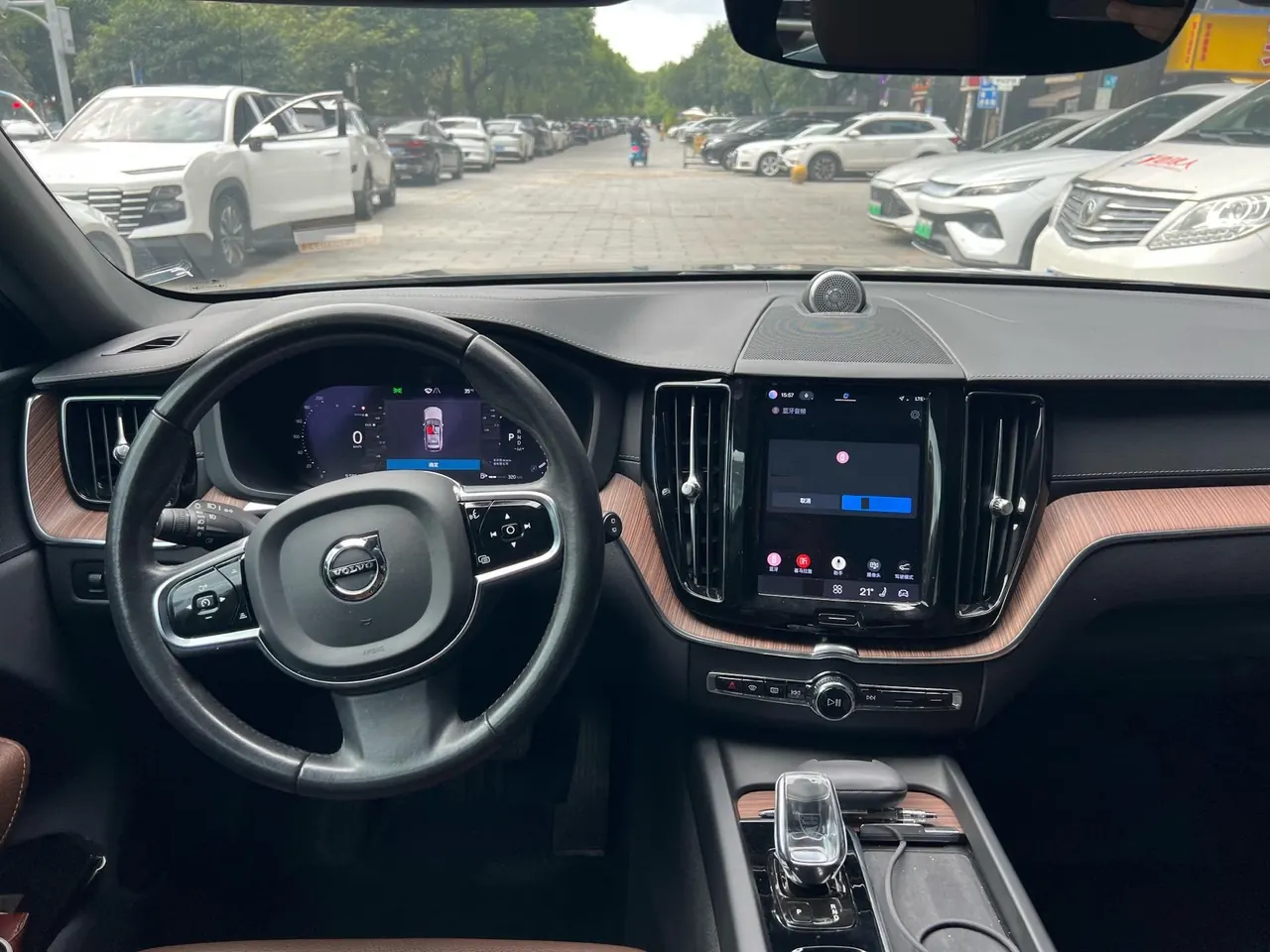 Volvo 2022 XC60 48V 2.0T B5 4-wheel drive Zhiyuan Deluxe Edition Automatic Gear 7