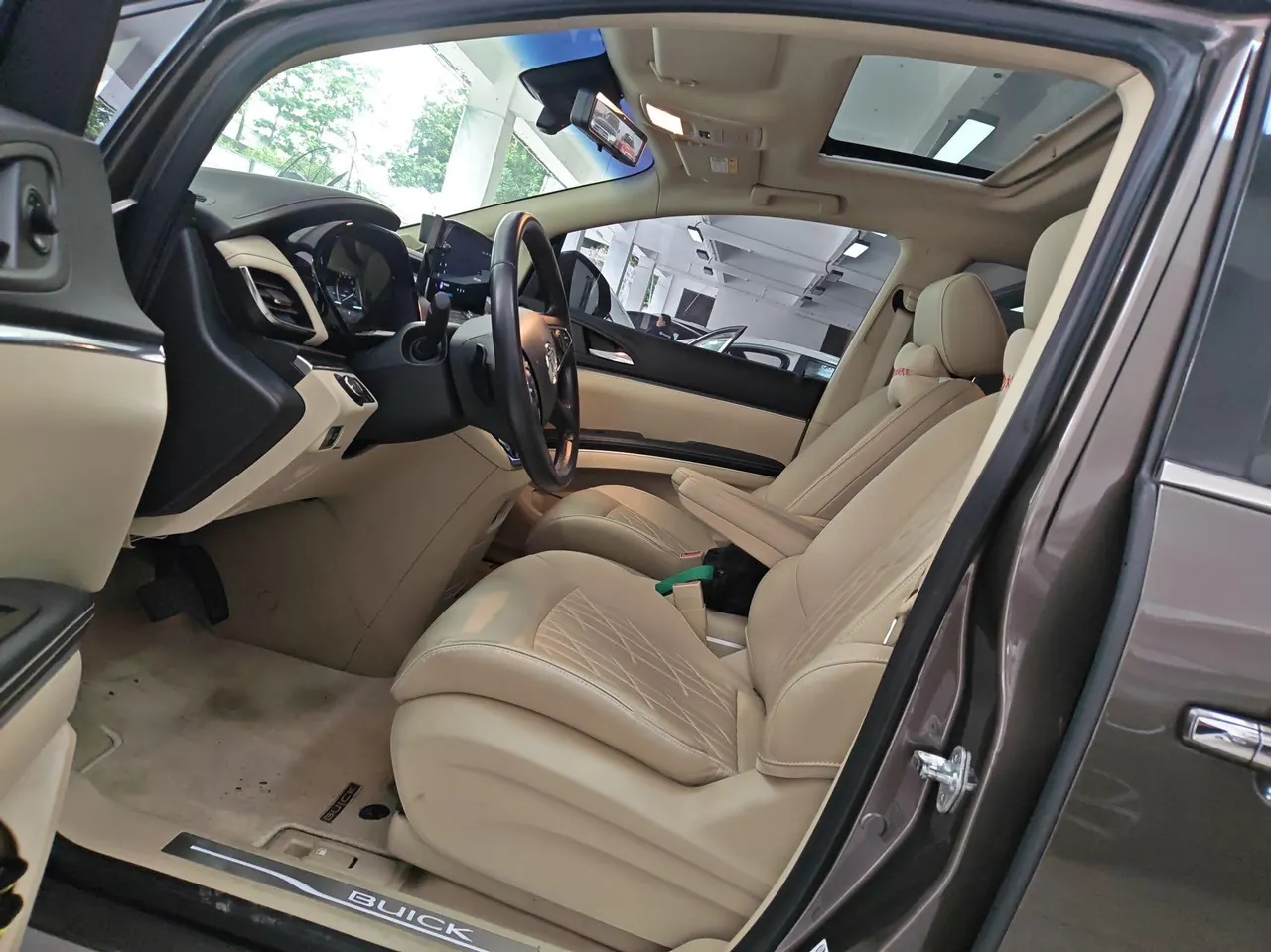 Buick 2023 GL8 Land Business Class 48V 2.0T 652T Premium Automatic Gear 4