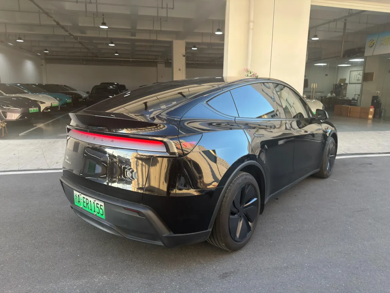 Tesla 2025 Model Y rear-wheel drive version automatic transmission 3