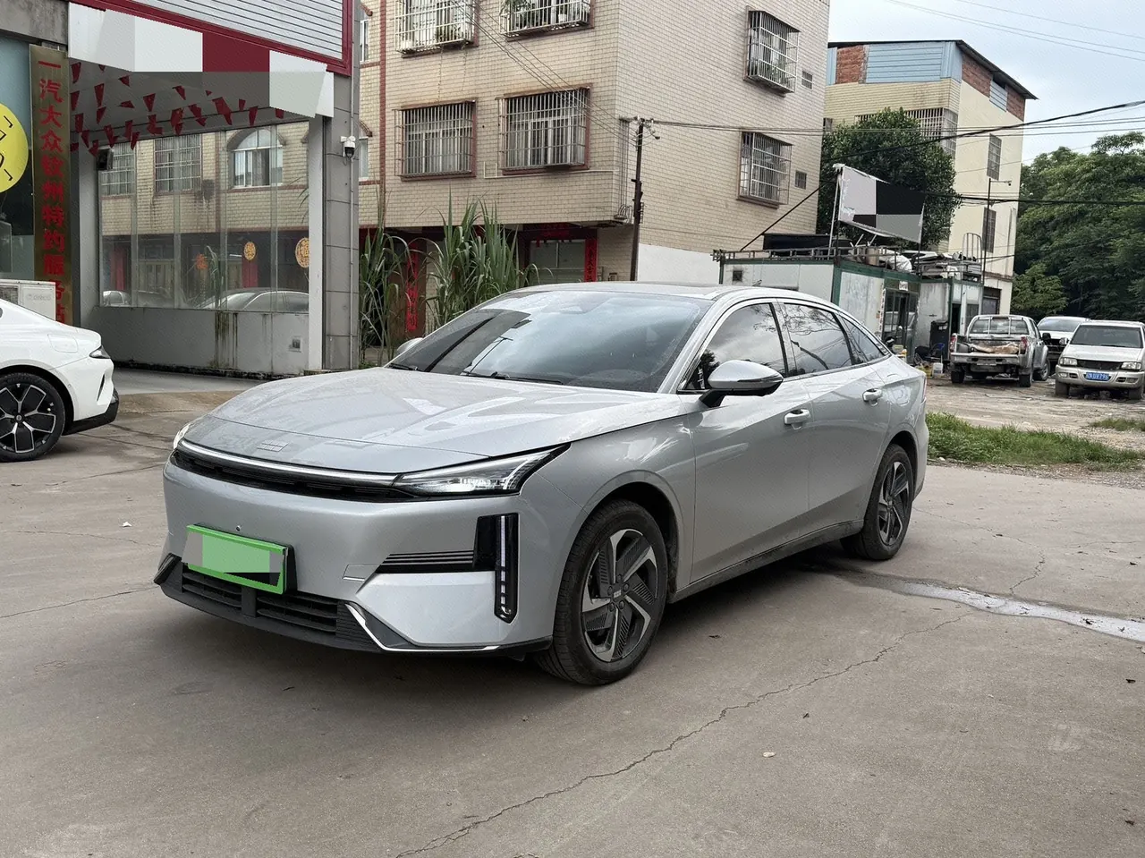 Open image lightbox: Geely Galaxy 2025 L6 EM-i 1.5 140km Starship Edition Automatic Gear