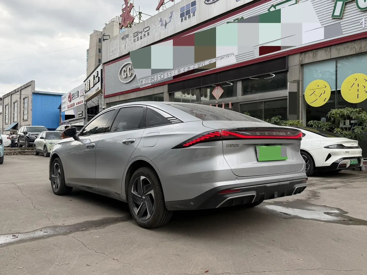 Geely Galaxy 2025 L6 EM-i 1.5 140km Starship Edition Automatic Gear 3