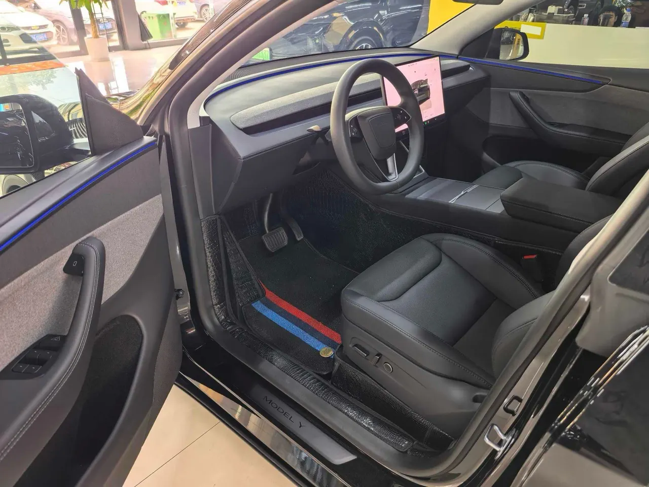 Tesla 2025 Model Y rear-wheel drive version automatic transmission 3