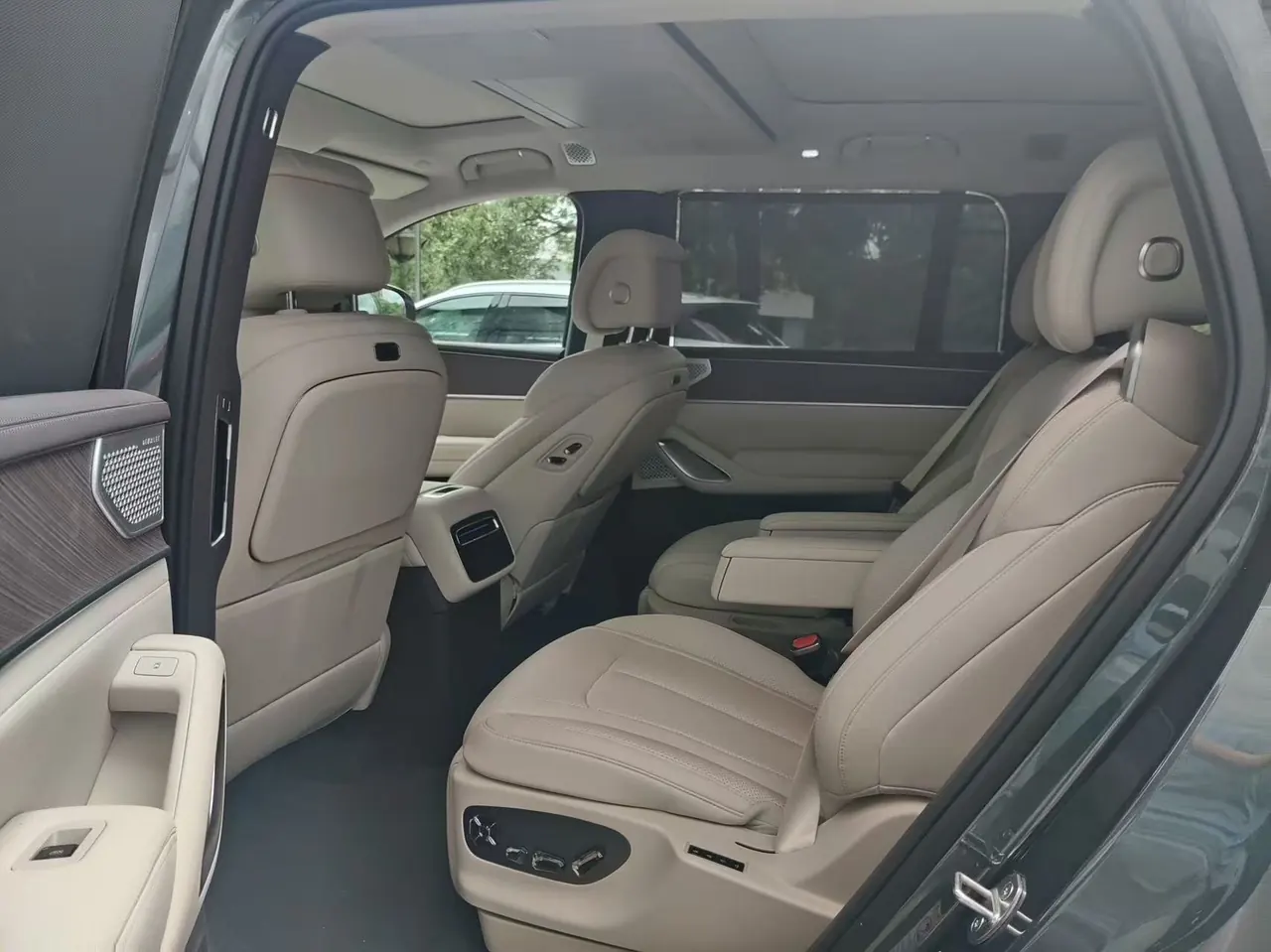 Denza 2025 Denza N9 2.0T stepless 1300 flagship automatic gear 3