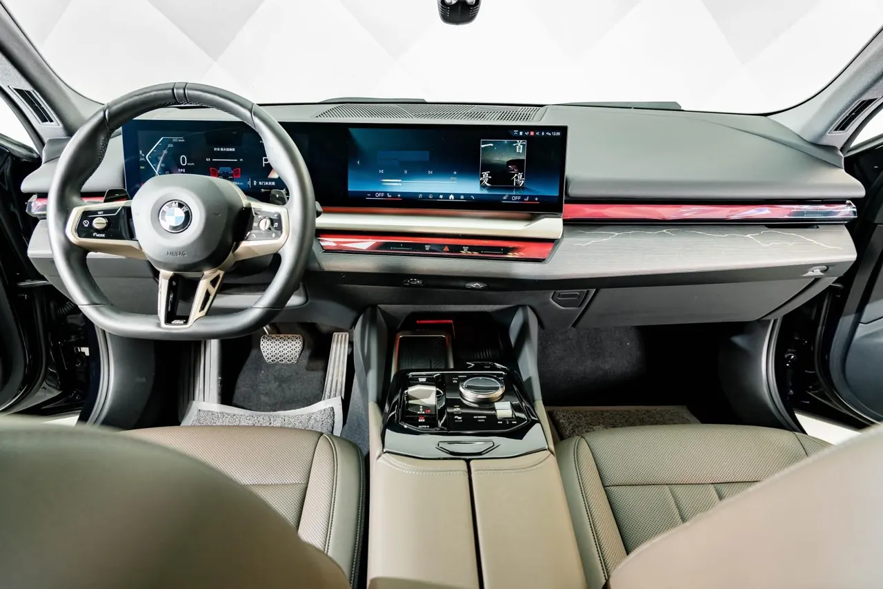 BMW 5 Series 2024 model 530Li 48V 2.0T Leading Edition M Sport Package Automatic 6